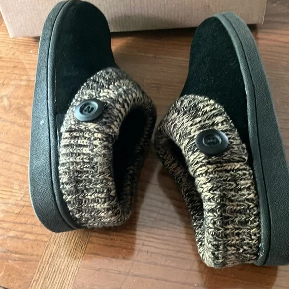 NEW Clark Suede size 7 indoor/outdoor slippers - Picture 5 of 9